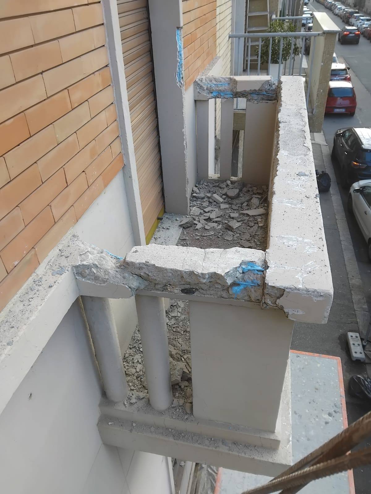 Balcone prima della ristrutturazione